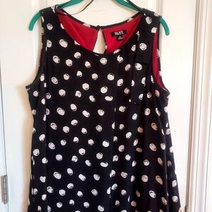 Black sleeveless dress